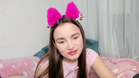 Snapshot of alinaluxxx chatting on April 21, 8:01 pm Alina online show from April 21, 8:01 pm