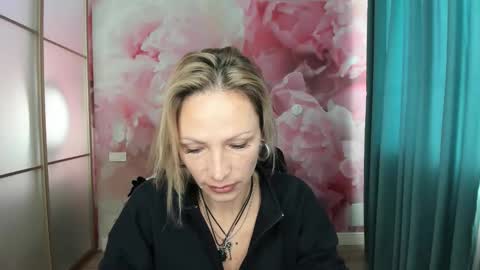 AlinaMoor online show from October 21, 5:41 am