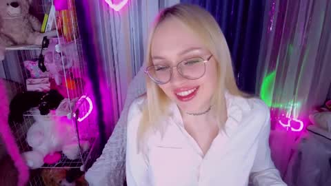 Snapshot of alinaocean chatting on April 22, 5:36 pm alinaocean online show from April 22, 5:36 pm