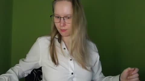 Snapshot of alinasei chatting on June 22, 12:13 pm alinasei online show from June 22, 12:13 pm