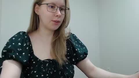 Snapshot of alinasei chatting on June 28, 6:08 am alinasei online show from June 28, 6:08 am