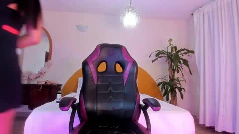 AlinaSimmons online show from April 29, 12:20 pm