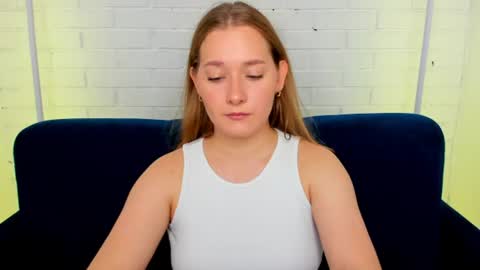 Snapshot of alinawise chatting on June 10, 1:28 am alinawise online show from June 10, 1:28 am