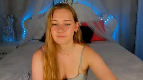 Snapshot of alinawise chatting on July 7, 7:23 am alinawise online show from July 7, 7:23 am