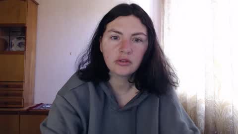 Snapshot of alinaxjames chatting on May 4, 8:21 am AlinaxJames online show from May 4, 8:21 am