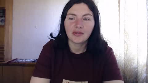 Snapshot of alinaxjames chatting on May 6, 7:35 am AlinaxJames online show from May 6, 7:35 am
