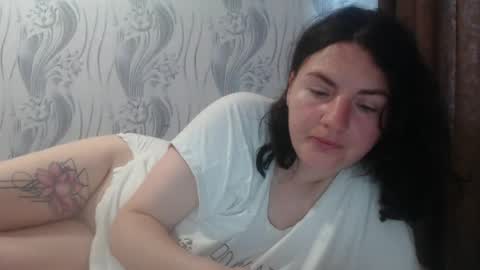 Snapshot of alinaxjames chatting on July 1, 6:59 am AlinaxJames online show from July 1, 6:59 am