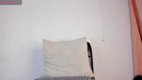Snapshot of aline_costa chatting on June 20, 4:54 pm - online show from June 20, 4:54 pm