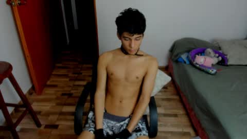 Snapshot of aliotttwink chatting on April 9, 12:21 am AliotTwink online show from April 9, 12:21 am