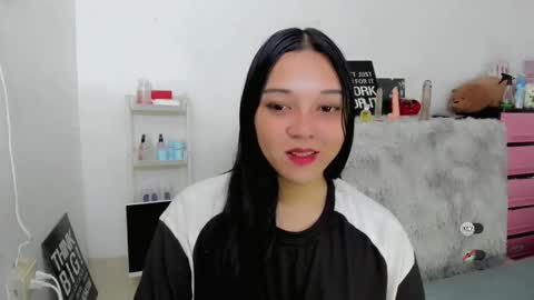 Shanti xhey online show from March 22, 1:36 pm