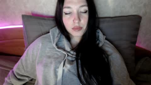 alisaadoll online show from April 8, 1:11 pm