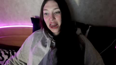 Snapshot of alisaadoll chatting on May 5, 1:41 pm alisaadoll online show from May 5, 1:41 pm