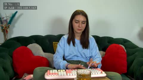 Snapshot of alisaalarie chatting on May 2, 7:02 am Alisa online show from May 2, 7:02 am