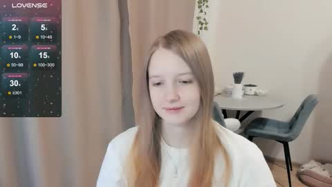 Snapshot of alisha_ley chatting on October 18, 12:06 pm Alya online show from October 18, 12:06 pm