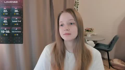 Snapshot of alisha_ley chatting on April 19, 2:00 am Alya online show from April 19, 2:00 am