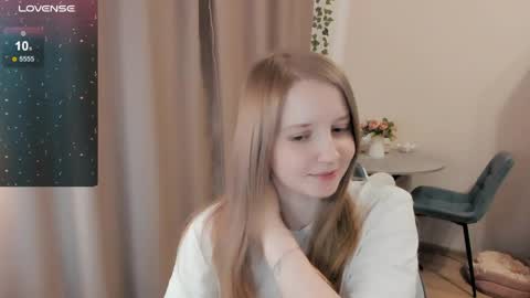 Snapshot of alisha_ley chatting on April 20, 3:04 pm Alya online show from April 20, 3:04 pm