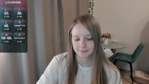 Snapshot of alisha_ley chatting on April 22, 5:47 pm Alya online show from April 22, 5:47 pm