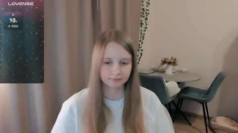 Snapshot of alisha_ley chatting on April 24, 8:11 pm Alya online show from April 24, 8:11 pm