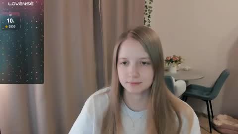 Snapshot of alisha_ley chatting on April 25, 7:44 pm Alya online show from April 25, 7:44 pm
