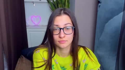 Snapshot of alishamurray chatting on December 12, 2:11 pm Alina online show from December 12, 2:11 pm