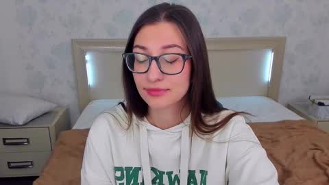 Snapshot of alishamurray chatting on December 20, 10:43 pm Alina online show from December 20, 10:43 pm