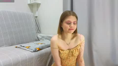 Snapshot of alisia_spinnet chatting on April 5, 12:46 pm Alisia online show from April 5, 12:46 pm