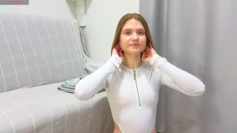 Snapshot of alisia_spinnet chatting on April 9, 11:48 am Alisia online show from April 9, 11:48 am