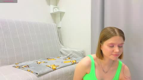 Snapshot of alisia_spinnet chatting on April 13, 3:17 pm Alisia online show from April 13, 3:17 pm