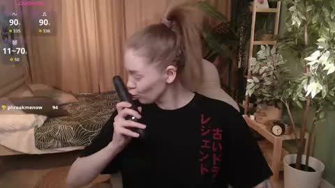 Snapshot of alison_doody chatting on April 25, 7:44 am Alison online show from April 25, 7:44 am