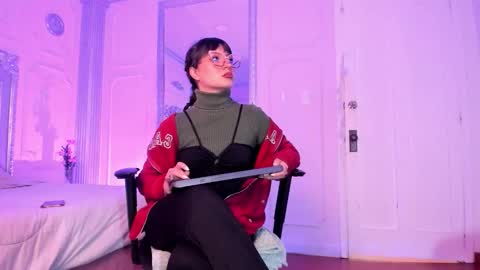 Alison Fishert online show from November 7, 12:38 pm