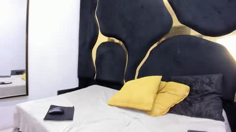 alisonmoon72 online show from May 7, 8:58 pm
