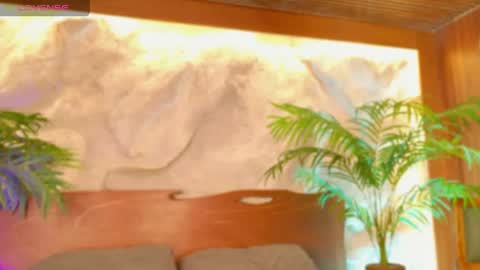 Snapshot of alisoon_moon chatting on May 5, 11:13 pm Alison Moon online show from May 5, 11:13 pm