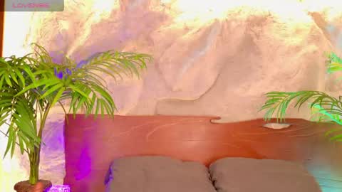 Snapshot of alisoon_moon chatting on June 2, 10:34 pm Alison Moon online show from June 2, 10:34 pm