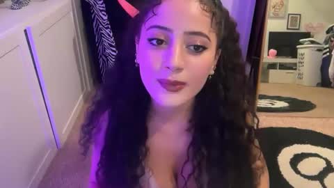 Snapshot of alissajaede chatting on October 1, 1:00 am alissajaede online show from October 1, 1:00 am