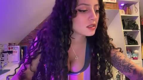 Snapshot of alissajaede chatting on October 3, 12:51 am alissajaede online show from October 3, 12:51 am