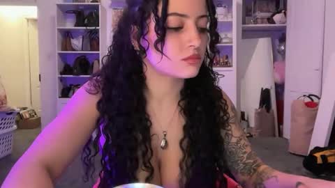 alissajaede online show from November 10, 1:04 am