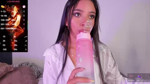 Snapshot of alissarose_1 chatting on April 12, 11:32 pm alissarose_1 online show from April 12, 11:32 pm