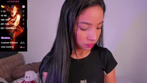 Snapshot of alissarose_1 chatting on May 3, 6:47 pm alissarose_1 online show from May 3, 6:47 pm