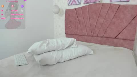 Alisse online show from April 14, 1:39 pm