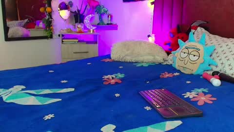 Alisson IG alisson zafiro27 online show from April 11, 7:45 am