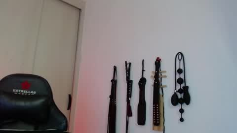 Alisson Beckett online show from April 13, 9:20 pm