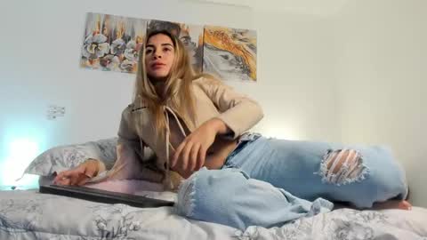 Snapshot of alissonroyce chatting on October 18, 3:42 am Goddess online show from October 18, 3:42 am