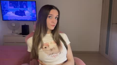 Snapshot of alisssa_s chatting on June 9, 6:41 pm Alise online show from June 9, 6:41 pm