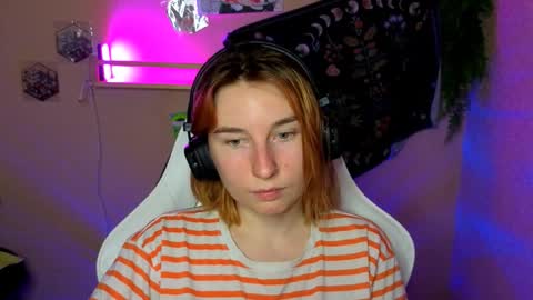 Snapshot of alisun_ chatting on September 15, 7:47 pm A L I C E online show from September 15, 7:47 pm