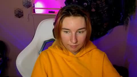 Snapshot of alisun_ chatting on September 22, 8:22 pm A L I C E online show from September 22, 8:22 pm