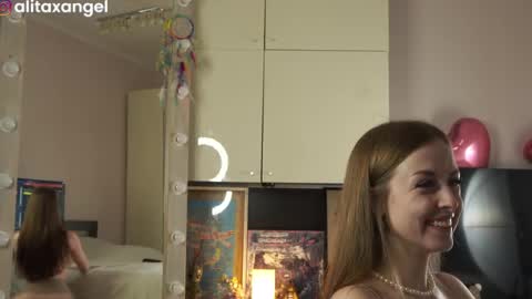 Snapshot of alitaangel_ chatting on May 30, 9:50 am A L I T A online show from May 30, 9:50 am