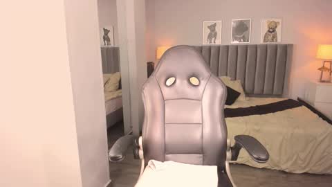 Snapshot of alix_18 chatting on September 21, 11:23 am alix_18 online show from September 21, 11:23 am