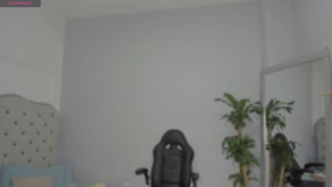 Snapshot of alix_18 chatting on September 23, 11:13 am alix_18 online show from September 23, 11:13 am