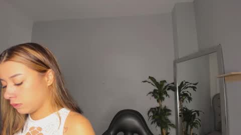 Snapshot of alix_18 chatting on September 27, 11:26 am alix_18 online show from September 27, 11:26 am