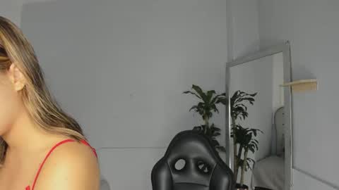 Snapshot of alix_18 chatting on September 29, 11:15 am alix_18 online show from September 29, 11:15 am